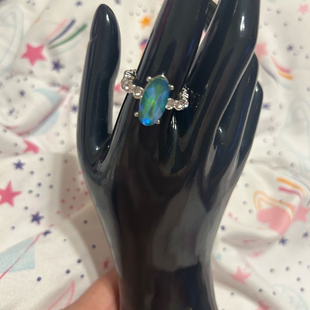 NWT Paparazzi Elegant Silver Opal Ring